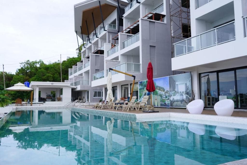Green Heights pool and residence arrival view